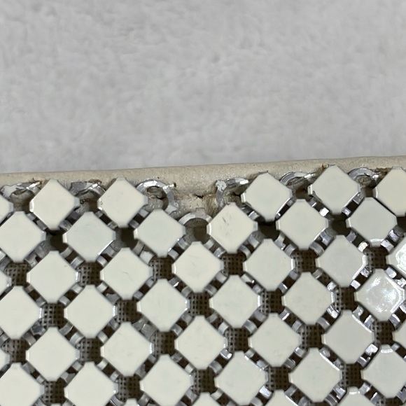 🪸 Vintage Whiting & Davis White Metal Mesh Clutch - Picture 11 of 12